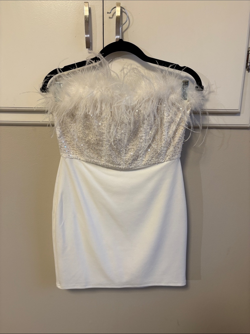 NWT White Feather Trim Sequin Strapless Mini Dress Size Small